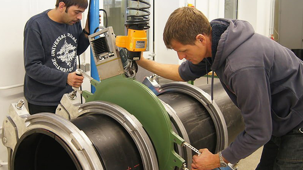 Steigende Nachfrage nach Firmenschulungen zum „Schweißen und Verlegen von Rohren und Rohrleitungsteilen aus Polyethylen (PE 80, PE 100 und PE-Xa) für Gas -und Wasserleitungen“  Steigende Nachfrage nach Firmenschulungen zum „Schweißen und Verlegen von Rohren und Rohrleitungsteilen aus Polyethylen (PE 80, PE 100 und PE-Xa) für Gas -und Wasserleitungen“