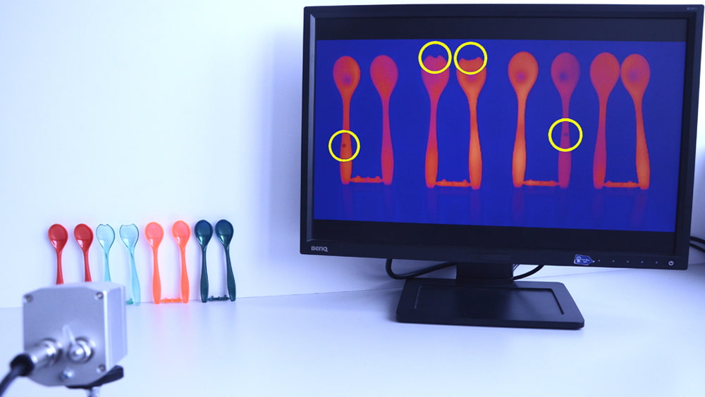 Zerstörungsfreie Prüfung spritzgegossener Löffel mittels Thermografie. Zerstörungsfreie Prüfung spritzgegossener Löffel mittels Thermografie.