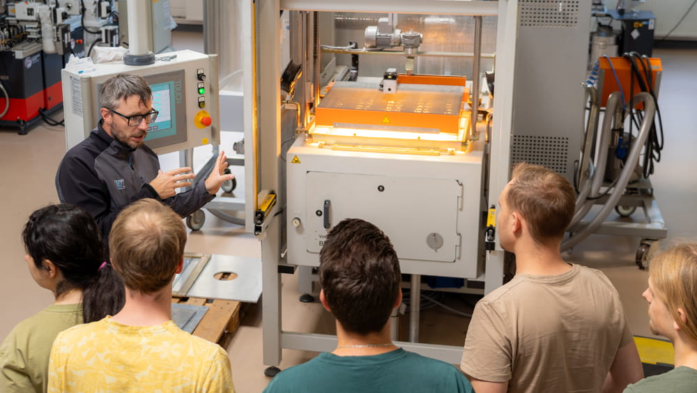 Das Kunststoff-Zentrum SKZ bietet breites Kursangebot im Bereich des Thermoformen.  Das Kunststoff-Zentrum SKZ bietet breites Kursangebot im Bereich des Thermoformen.